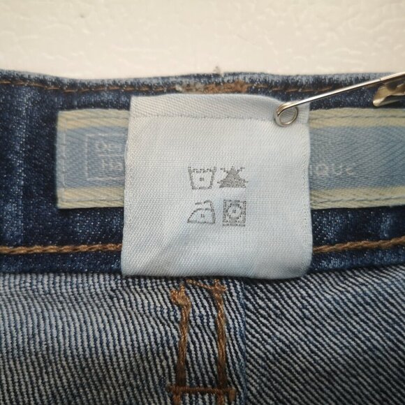 Denver Hayes Classic Fit Ladies Size 8/34 Medium Wash Slight Flare Blue Jeans - Picture 5 of 12